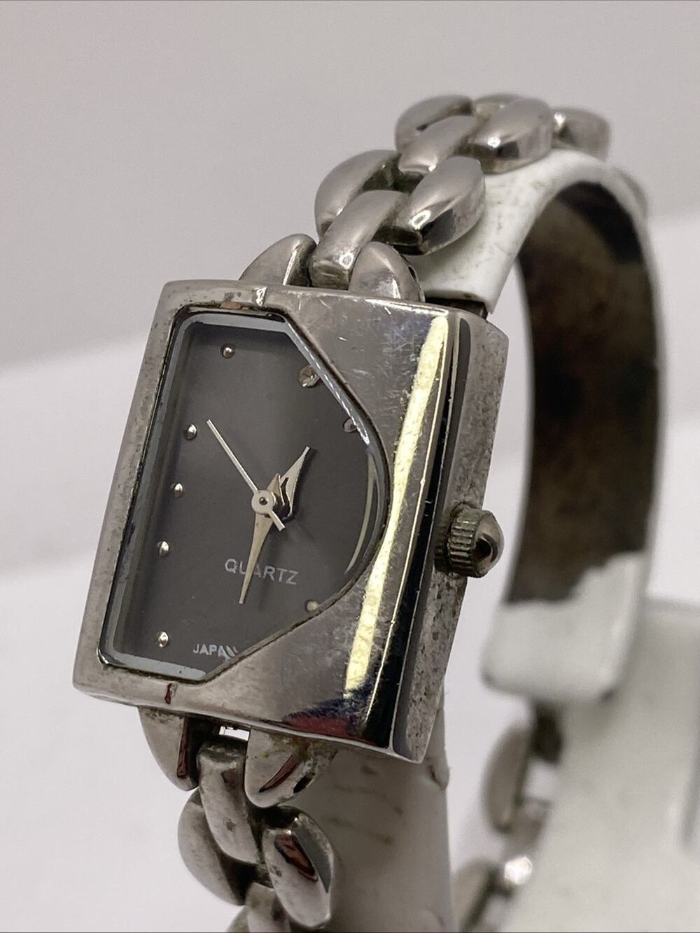 Womens Vintage Silver Tone Watch Works New Battery
